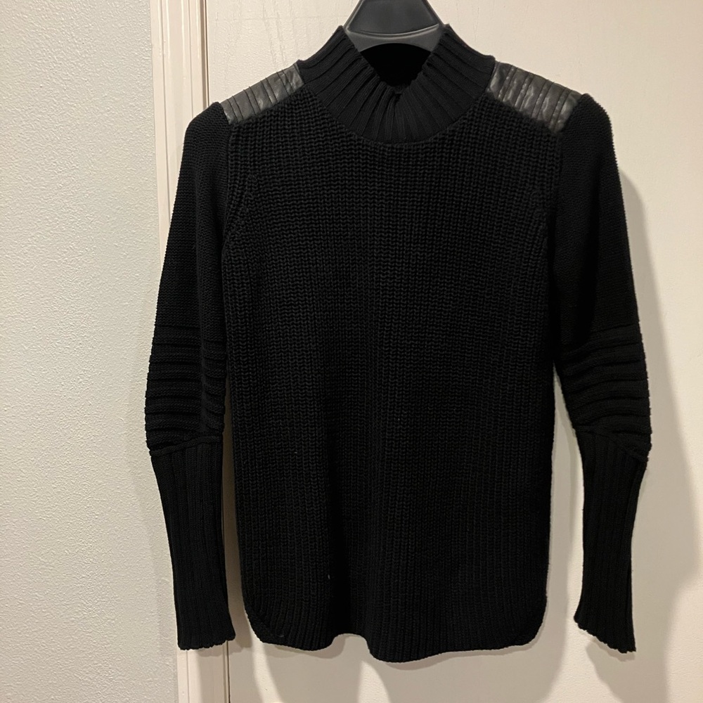 Lara Knitted Women’s Size Small Turtleneck Sweater